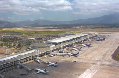 Aeropuerto de Santiago tendrá nuevo sistema de taxis